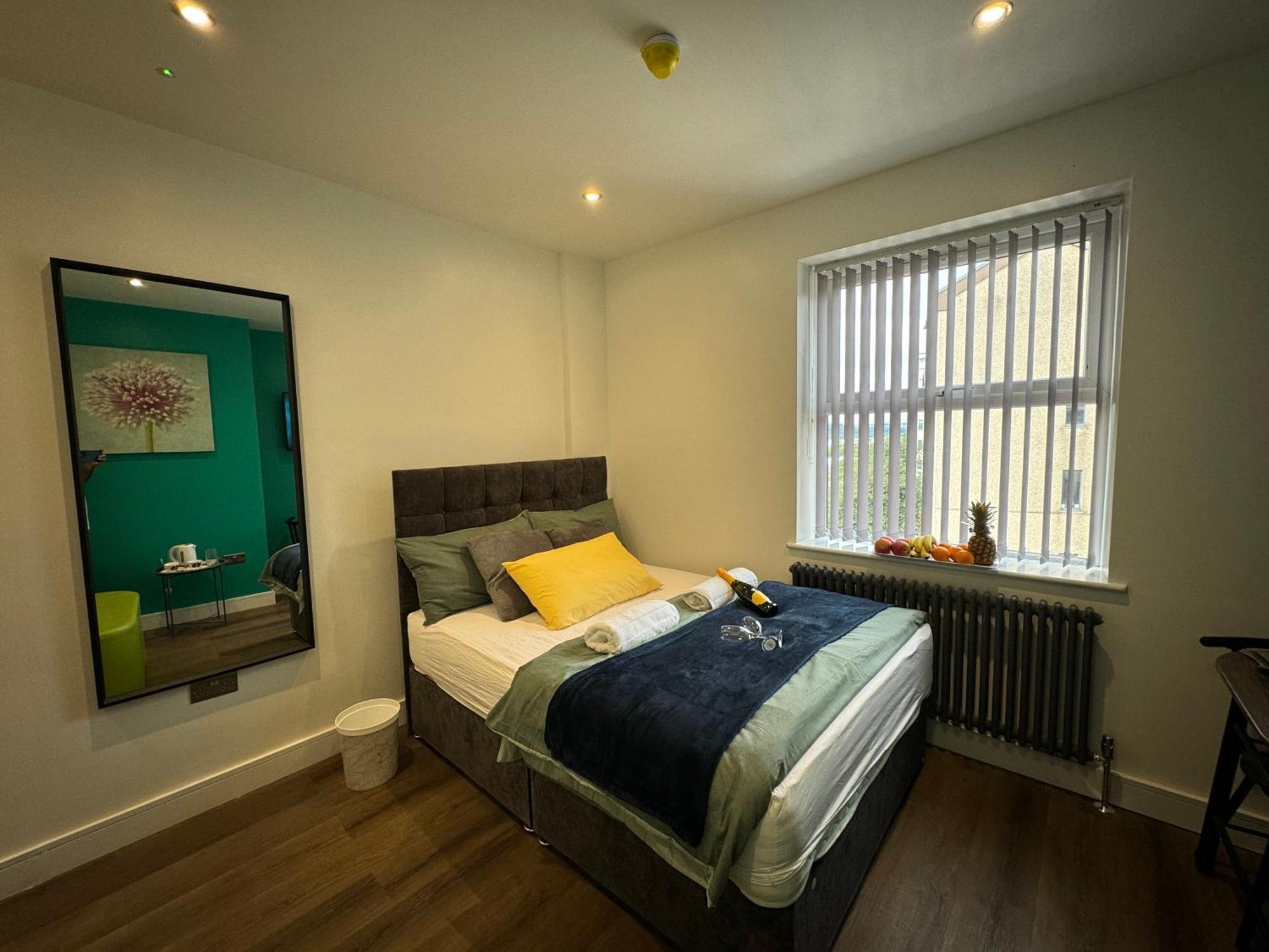 Southgate Luxury Apartments Elland Exterior foto