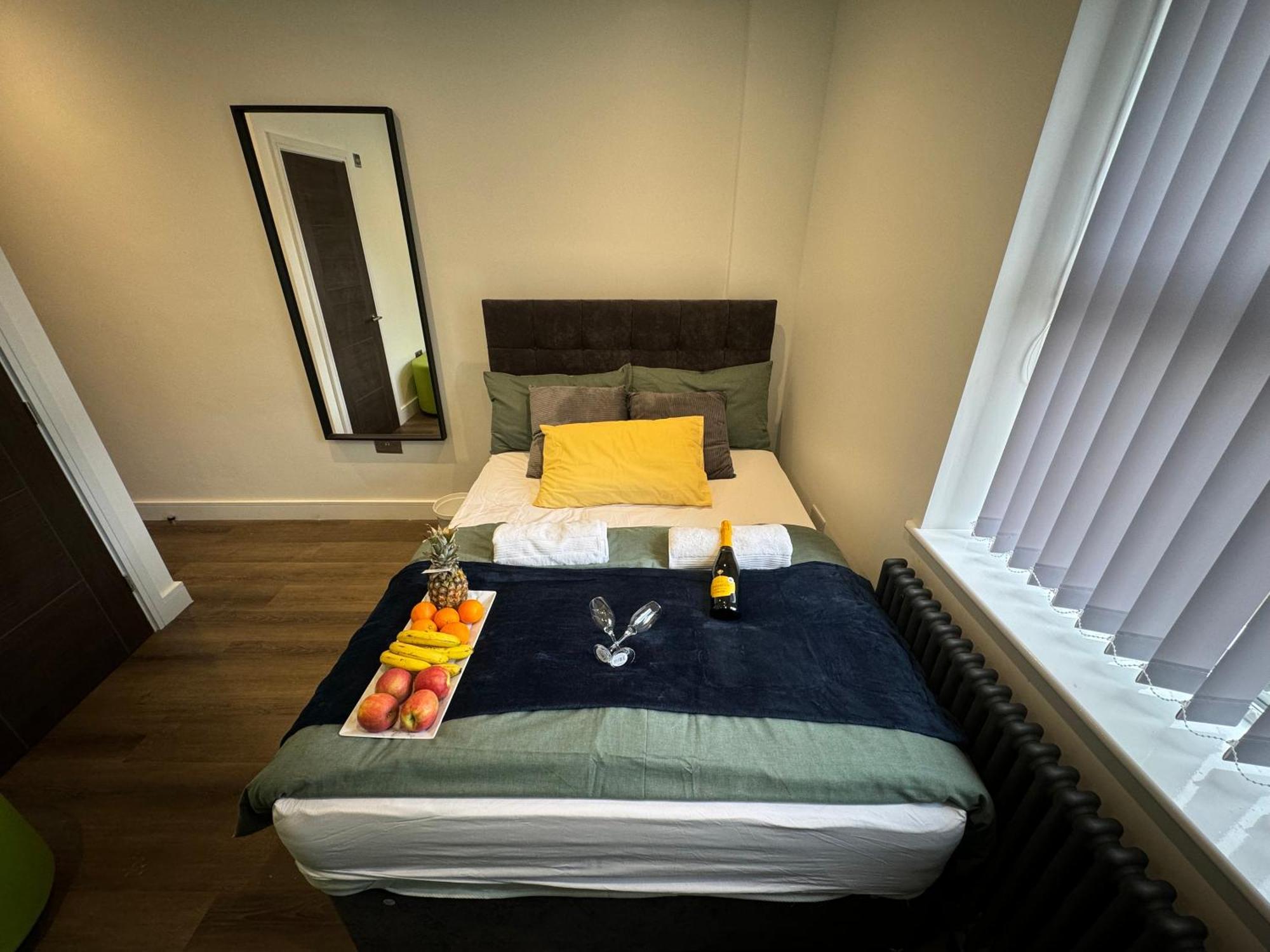 Southgate Luxury Apartments Elland Exterior foto